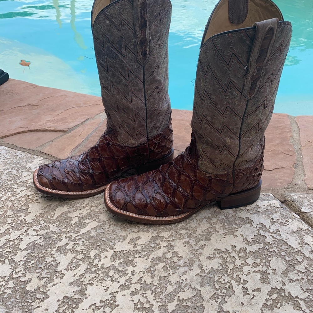 Mens dark brown fish scale Pirarucu Stetson boots.